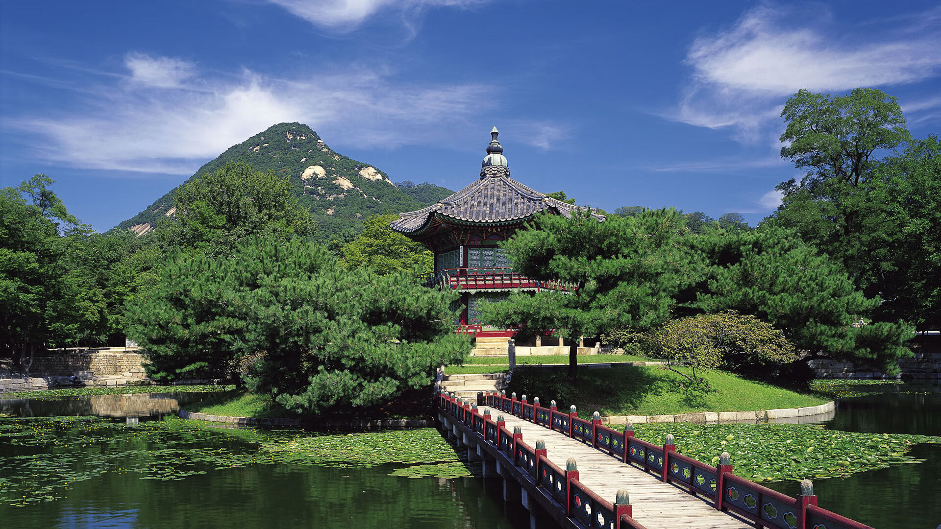 开云体育中国官方网站-以足球运动为核心的全民健身计划全面推进，提倡足球